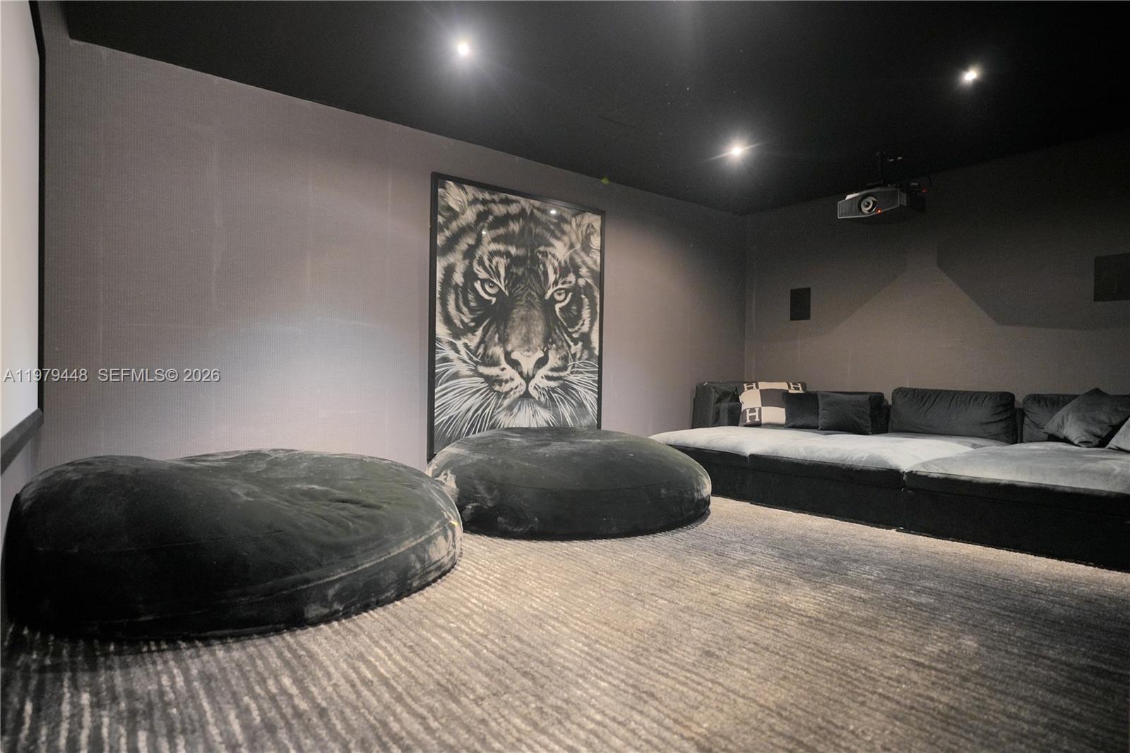 5501 Pine Tree Dr Miami Beach, FL 33140