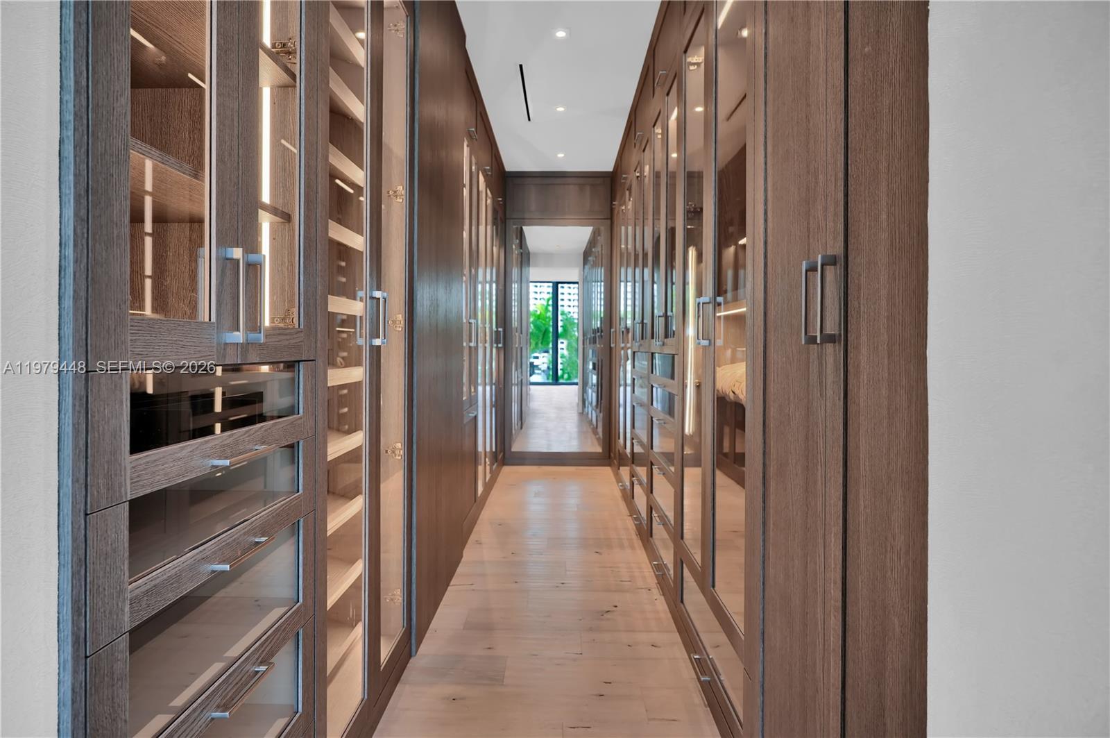 5501 Pine Tree Dr Miami Beach, FL 33140