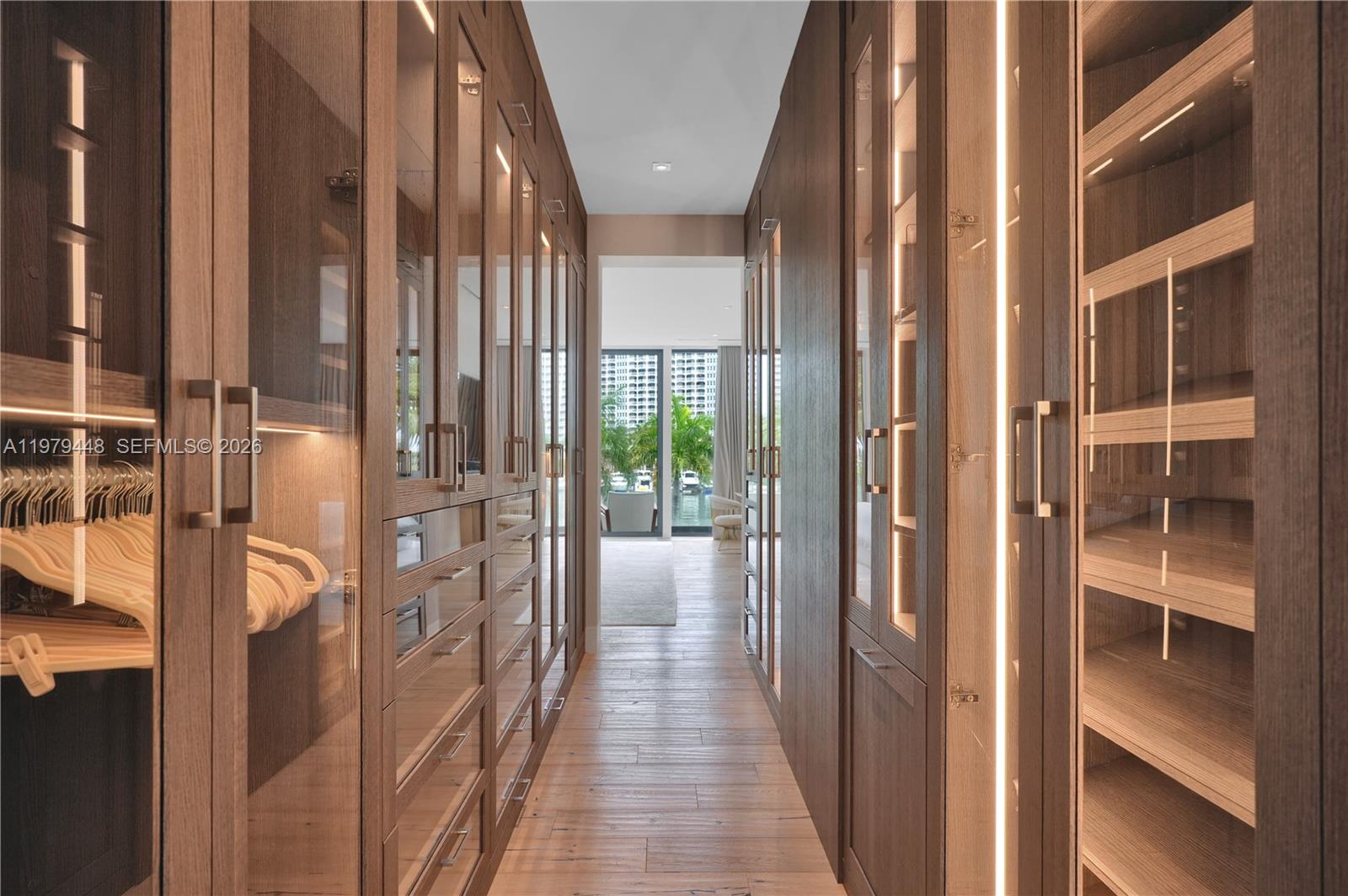 5501 Pine Tree Dr Miami Beach, FL 33140