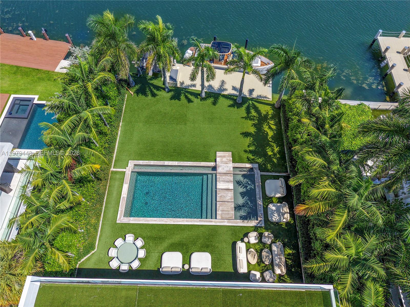 5501 Pine Tree Dr Miami Beach, FL 33140