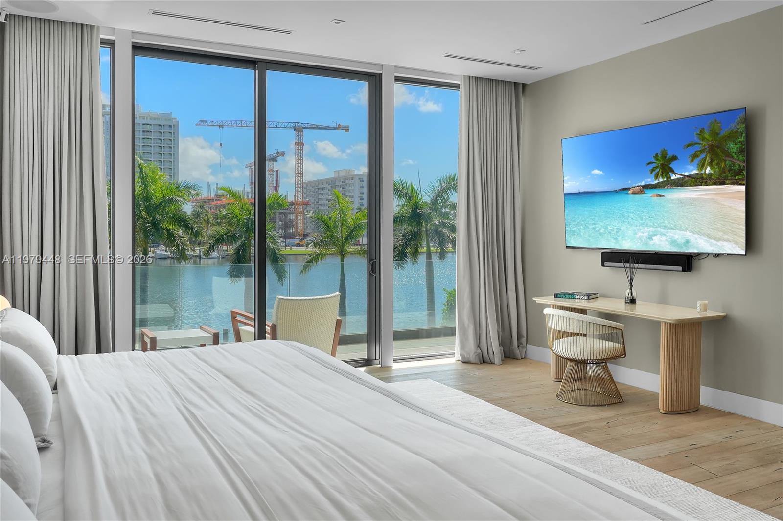 5501 Pine Tree Dr Miami Beach, FL 33140