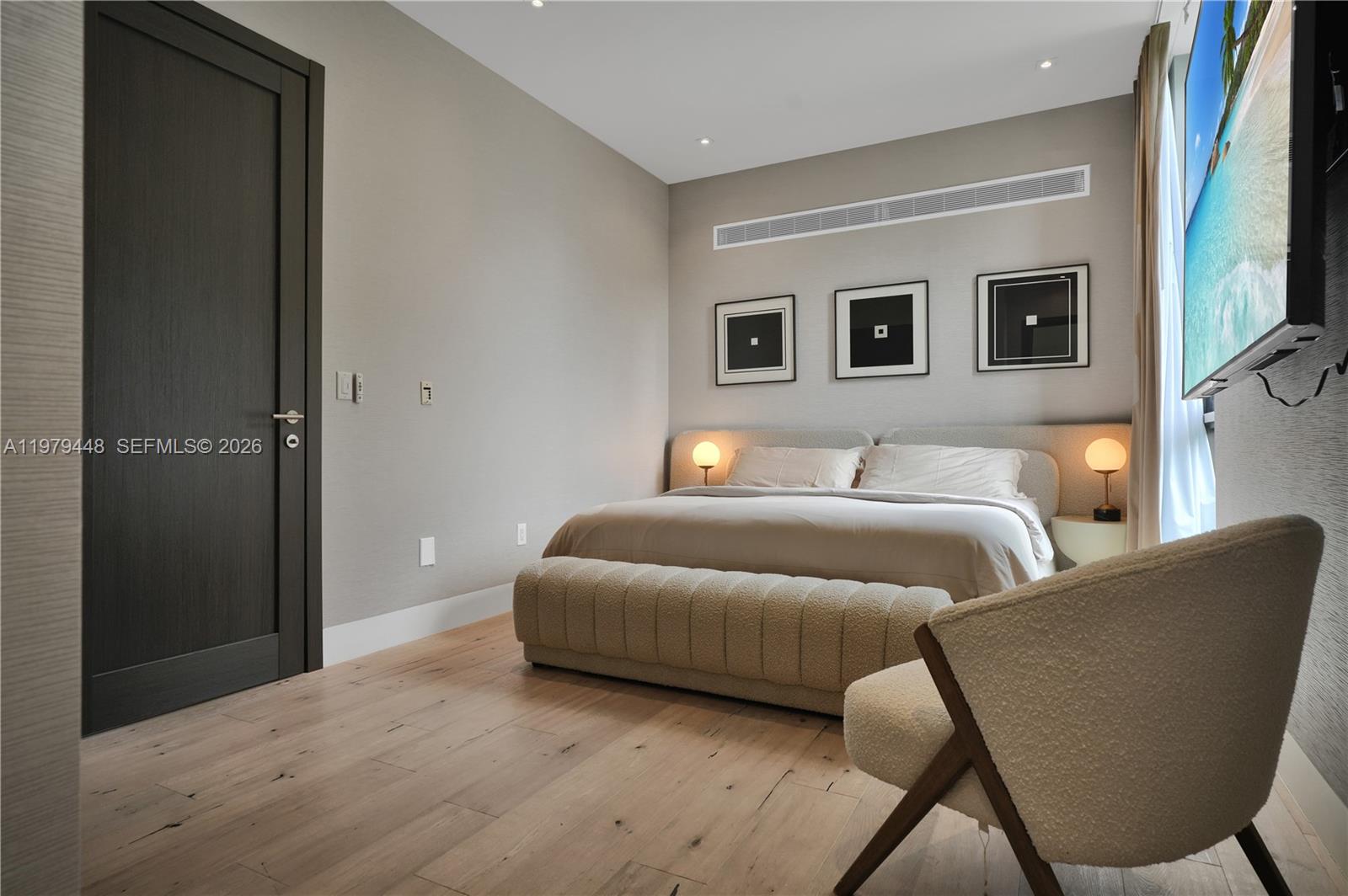 5501 Pine Tree Dr Miami Beach, FL 33140