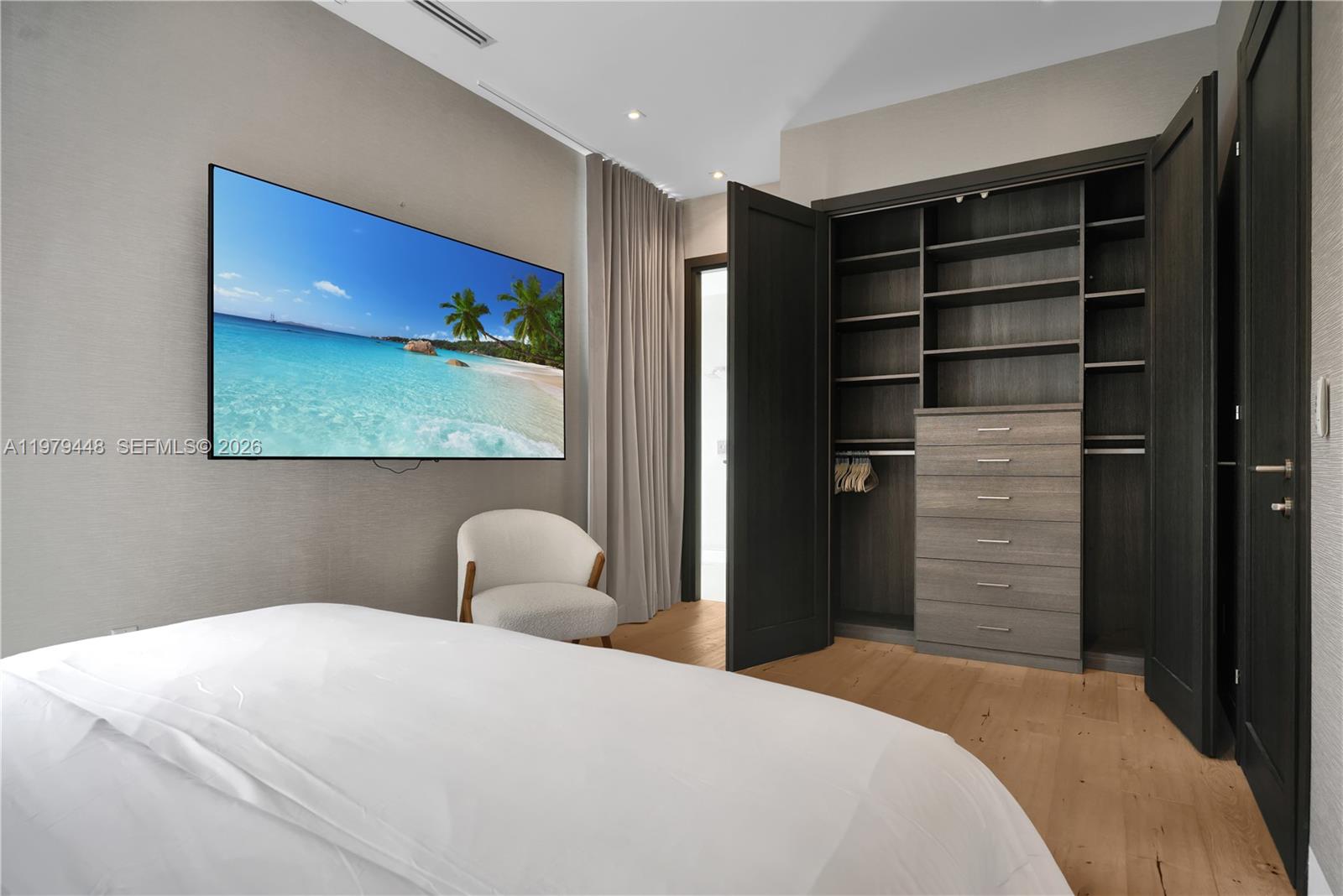 5501 Pine Tree Dr Miami Beach, FL 33140