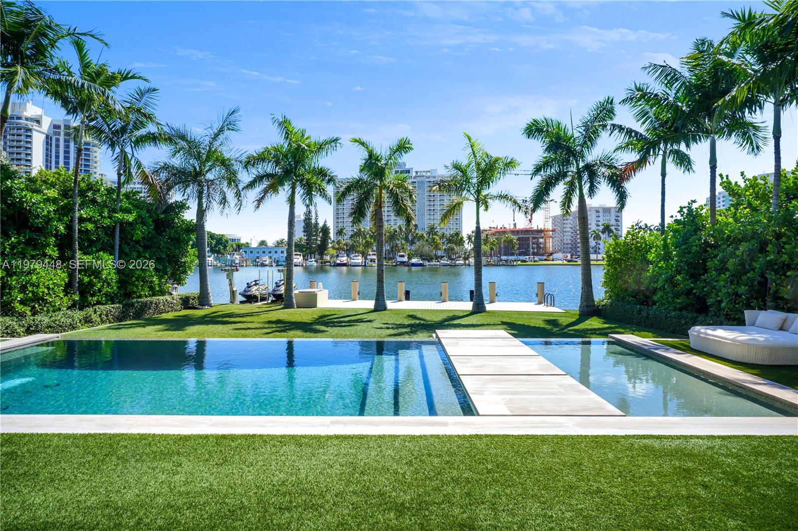 5501 Pine Tree Dr Miami Beach, FL 33140