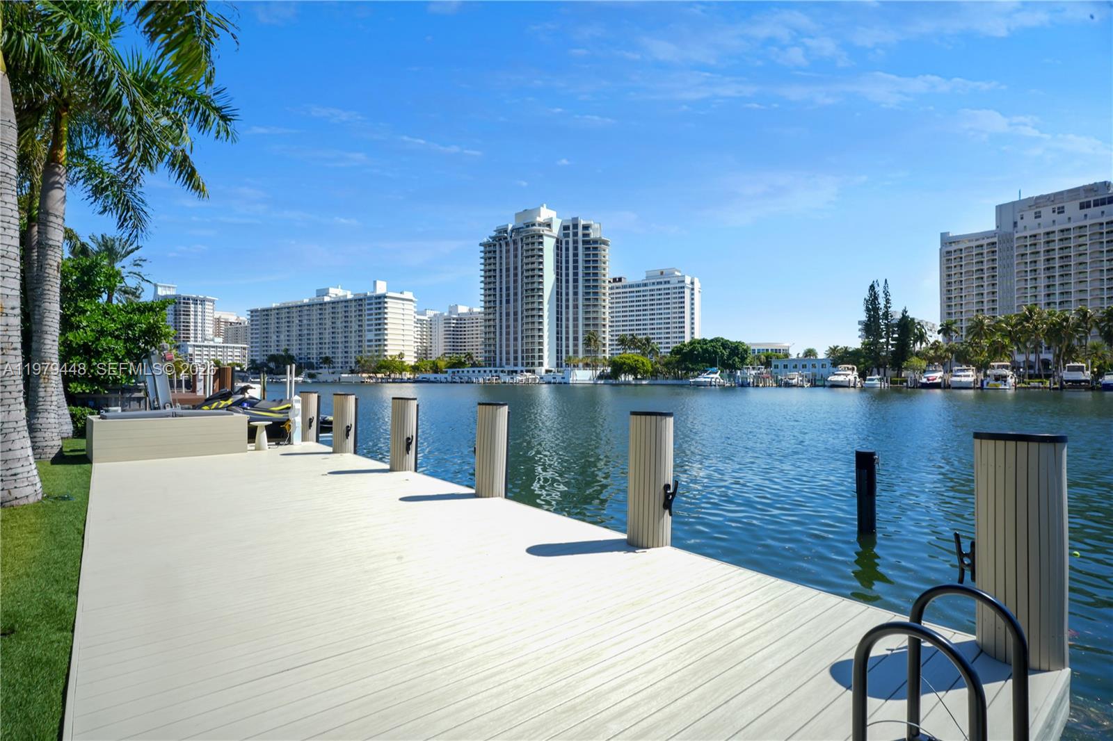 5501 Pine Tree Dr Miami Beach, FL 33140