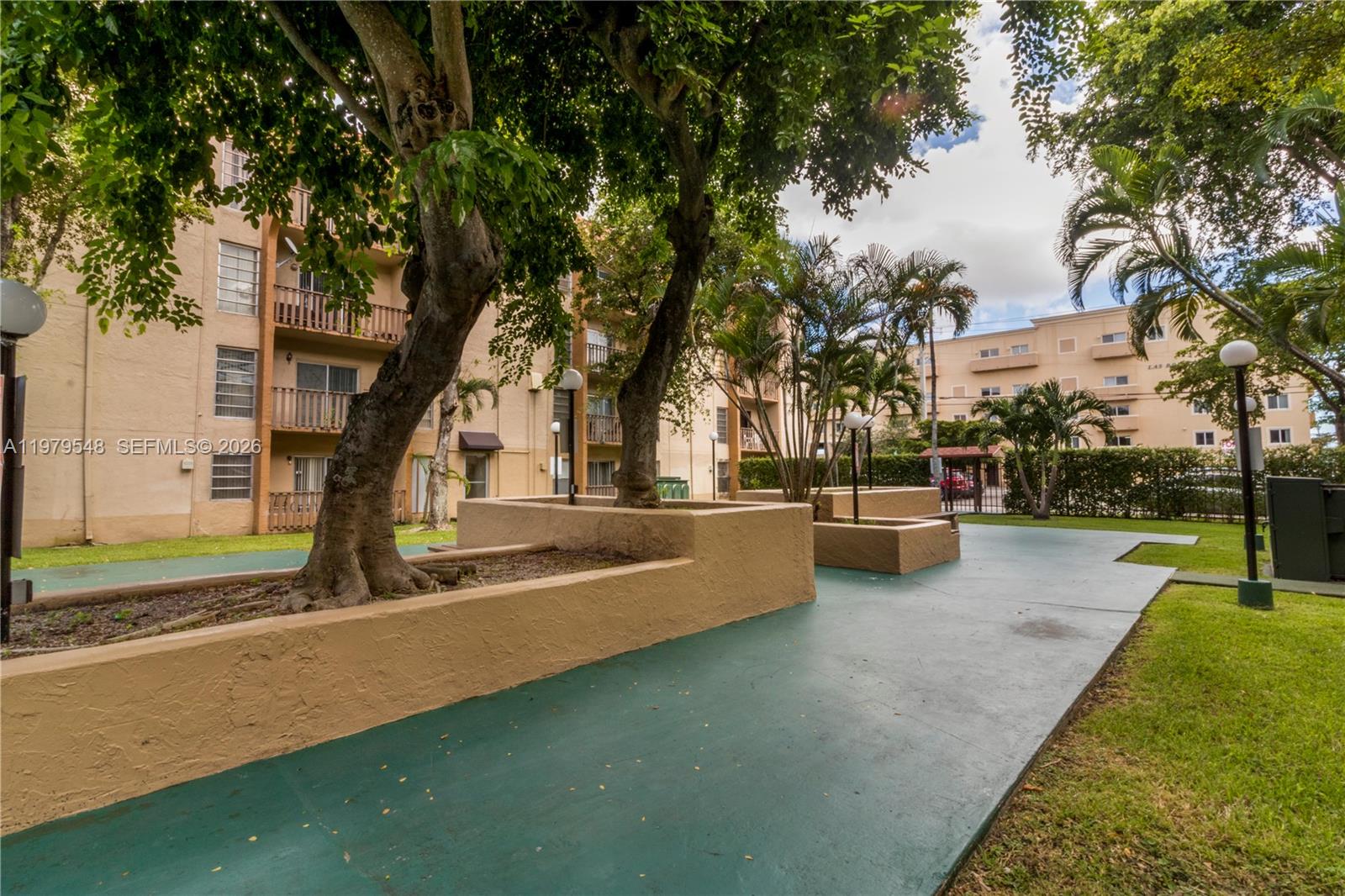 4855 NW 7th St #206-6 Miami, FL 33126