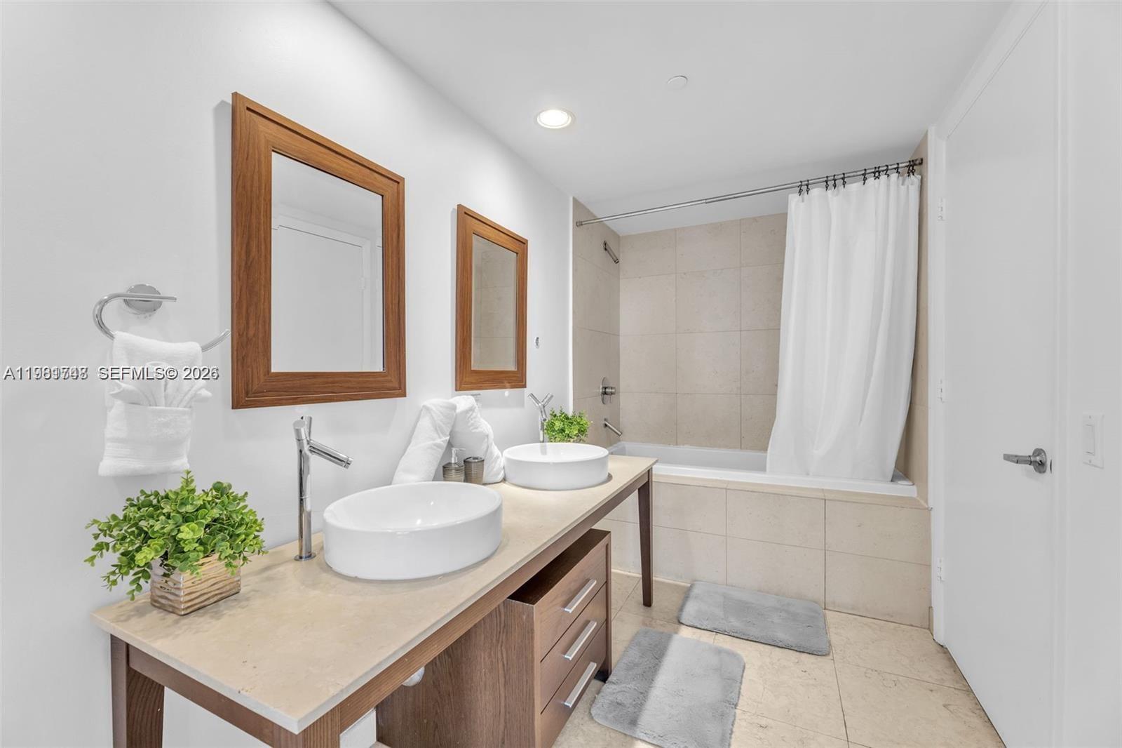 485 Brickell Ave #2503 Miami, FL 33131