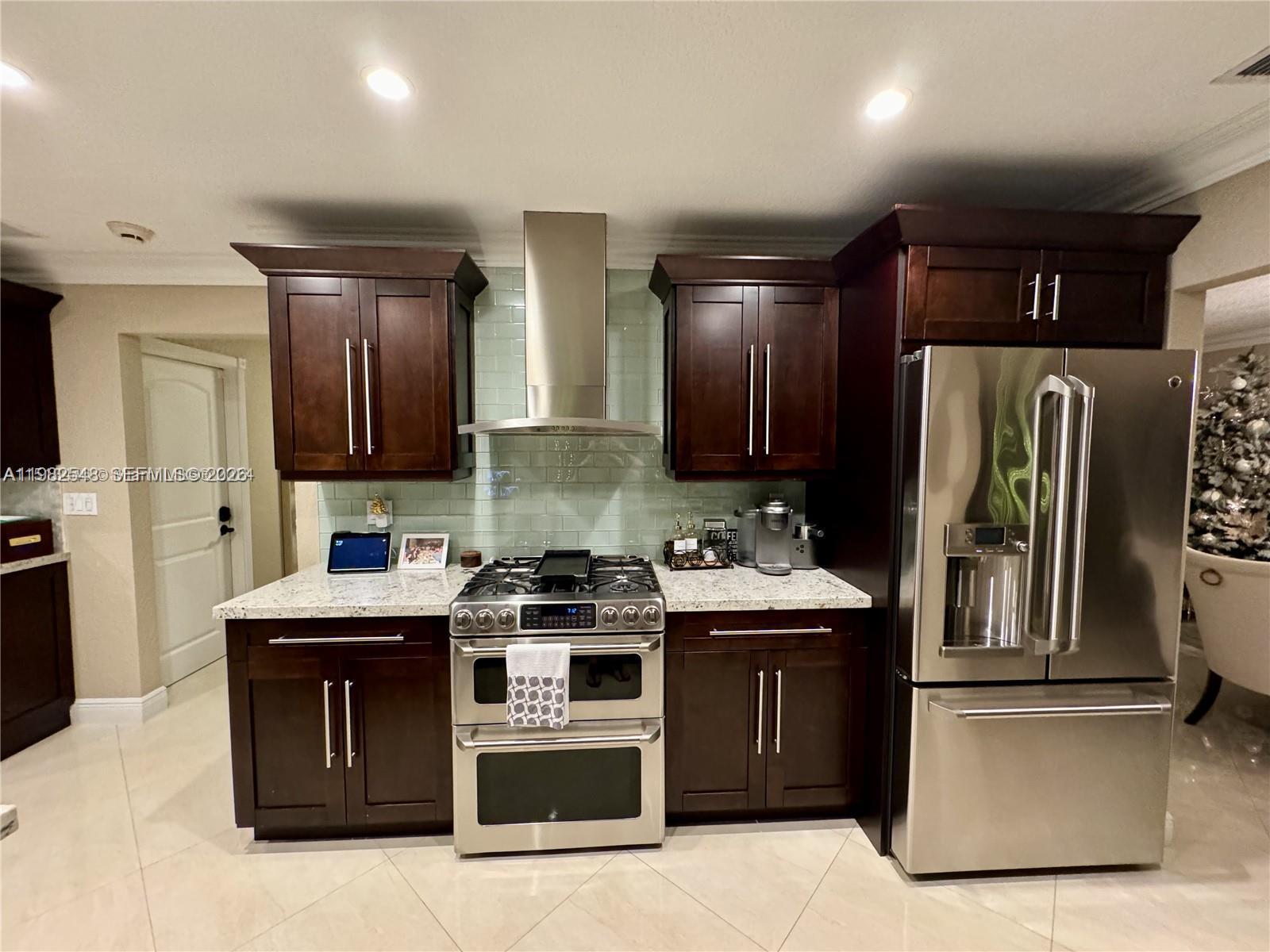 15101 Garvock Pl Miami Lakes, FL 33016