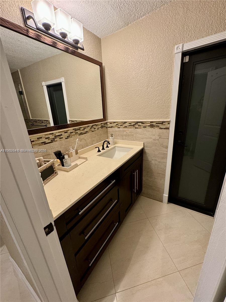 15101 Garvock Pl Miami Lakes, FL 33016