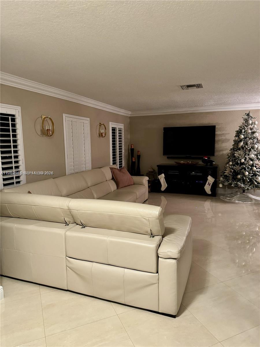 15101 Garvock Pl Miami Lakes, FL 33016