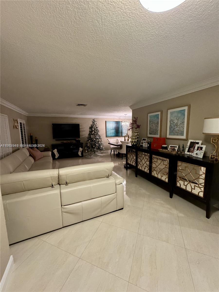 15101 Garvock Pl Miami Lakes, FL 33016