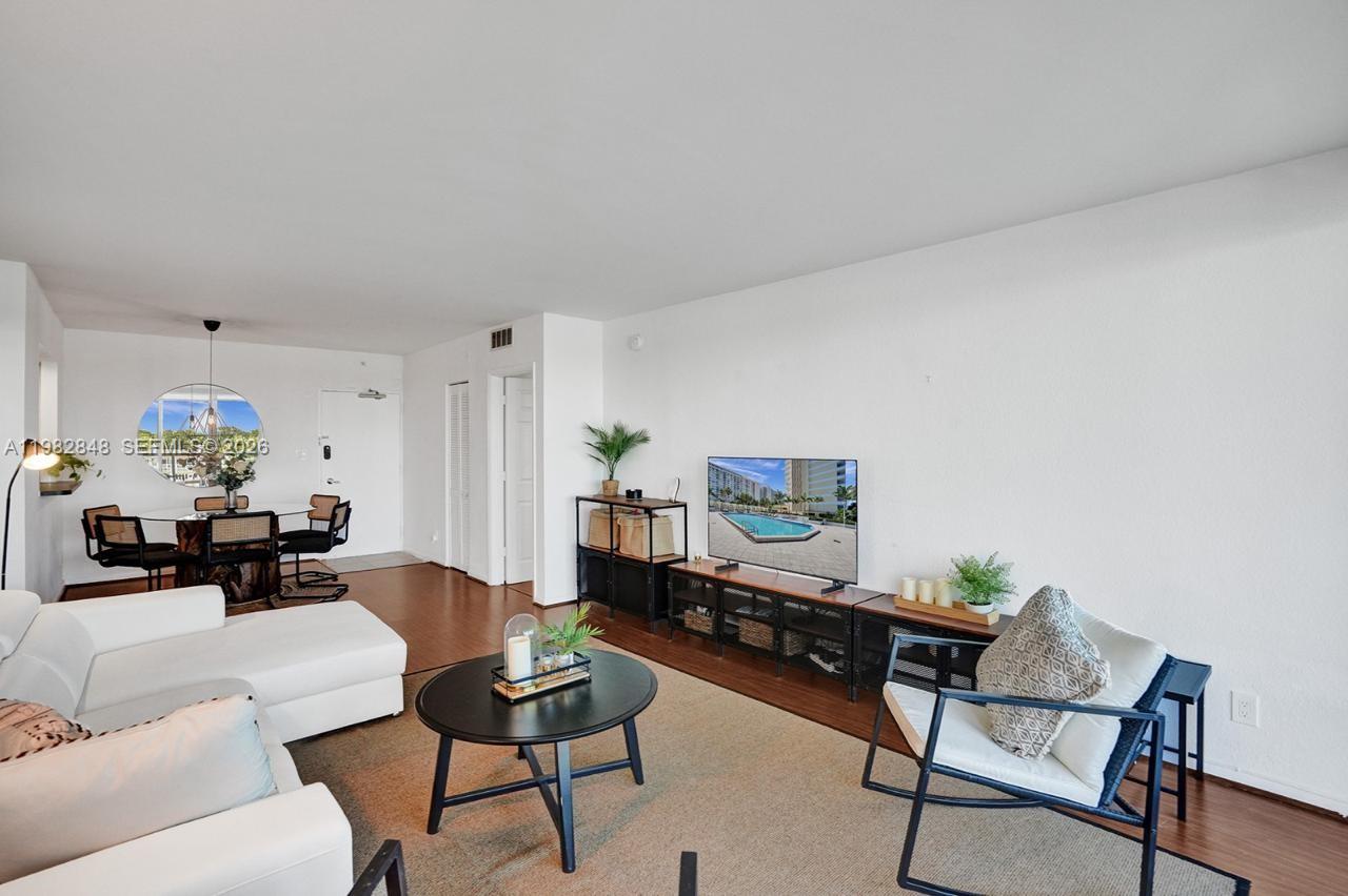 5600 Collins Ave #5R Miami Beach, FL 33140