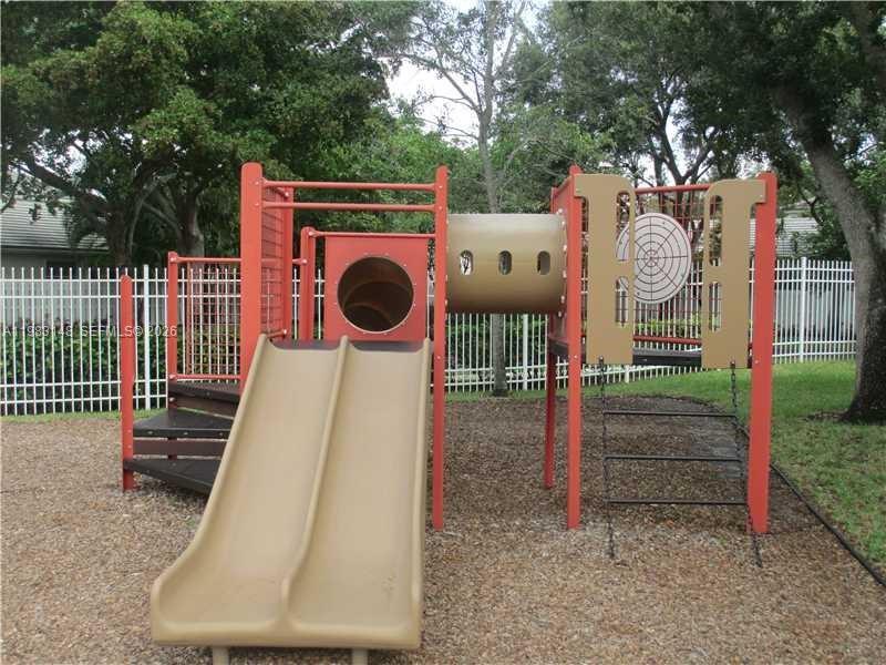 828 NW 99th Ave Plantation, FL 33324