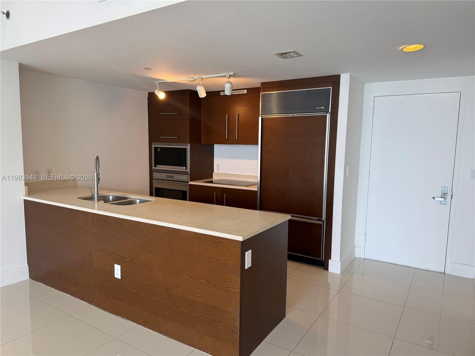 465 Brickell Ave #3906 Miami, FL 33131