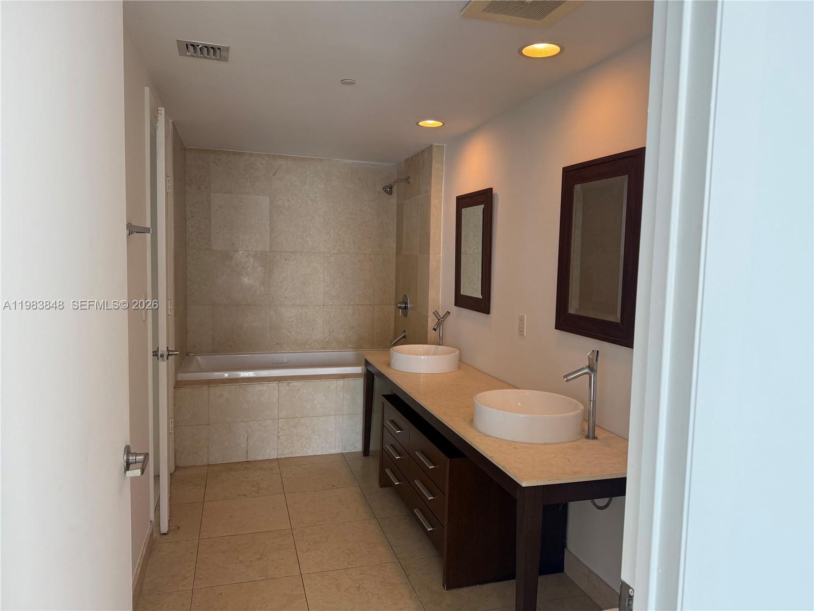 465 Brickell Ave #3906 Miami, FL 33131