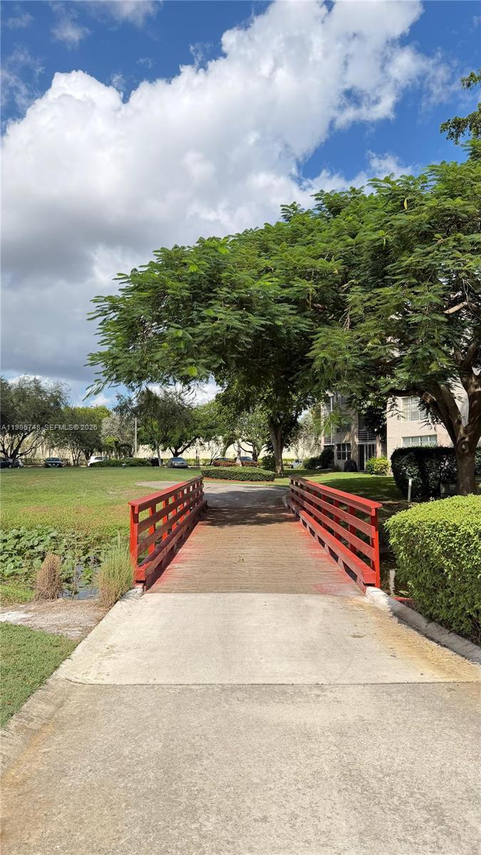 9461 Evergreen Pl #305 Davie, FL 33324