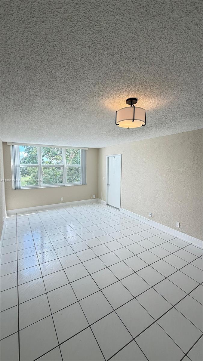 9461 Evergreen Pl #305 Davie, FL 33324