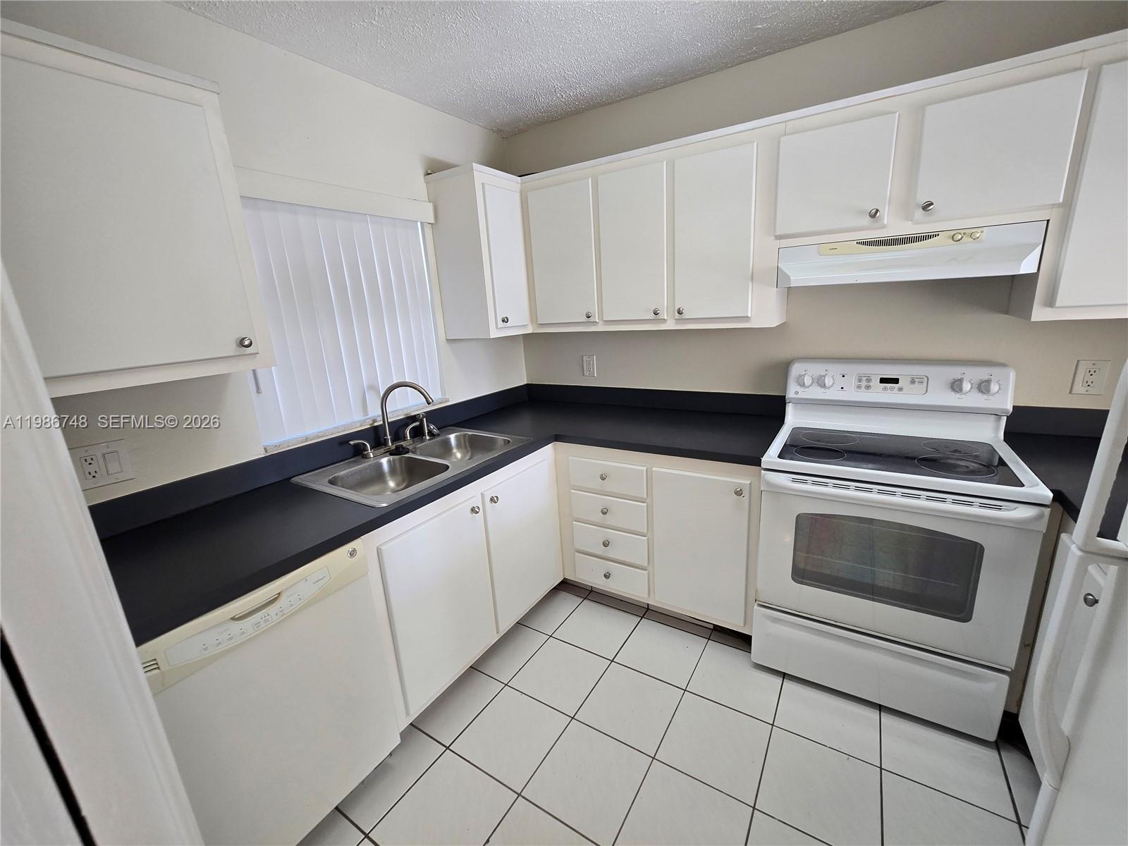 9461 Evergreen Pl #305 Davie, FL 33324