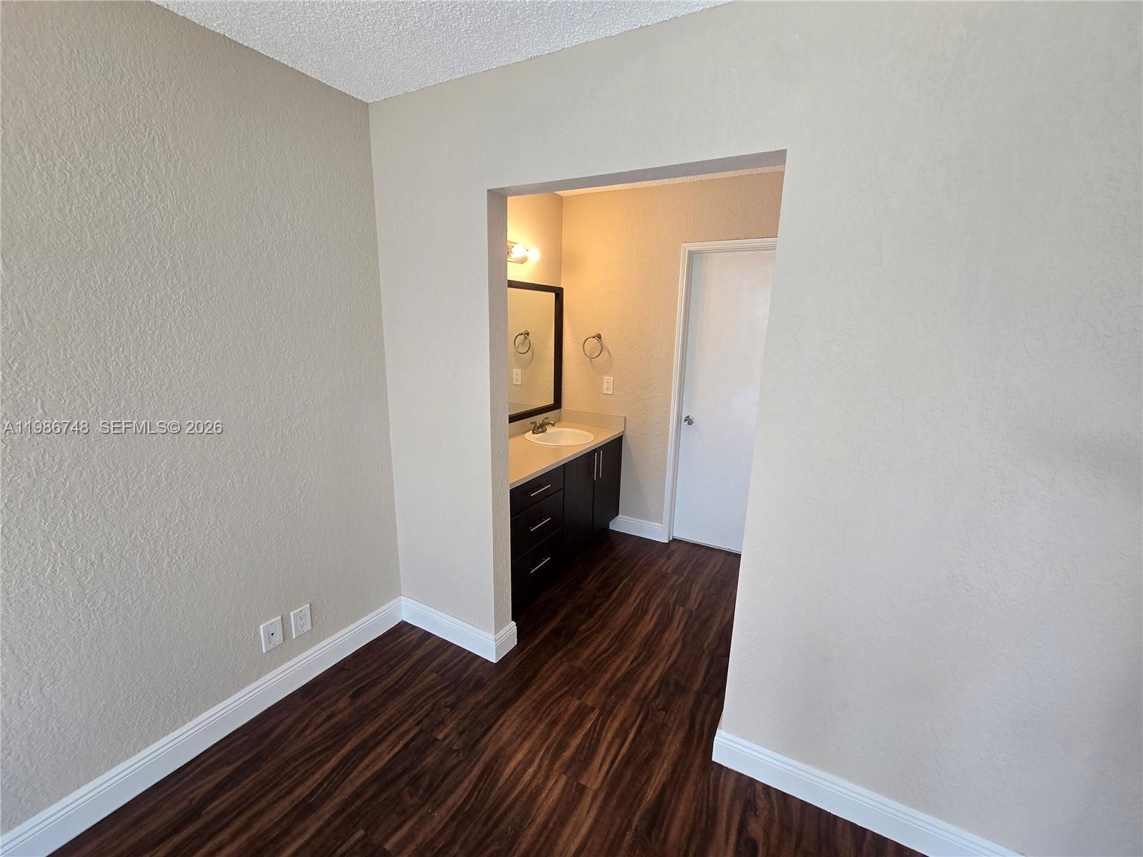 9461 Evergreen Pl #305 Davie, FL 33324