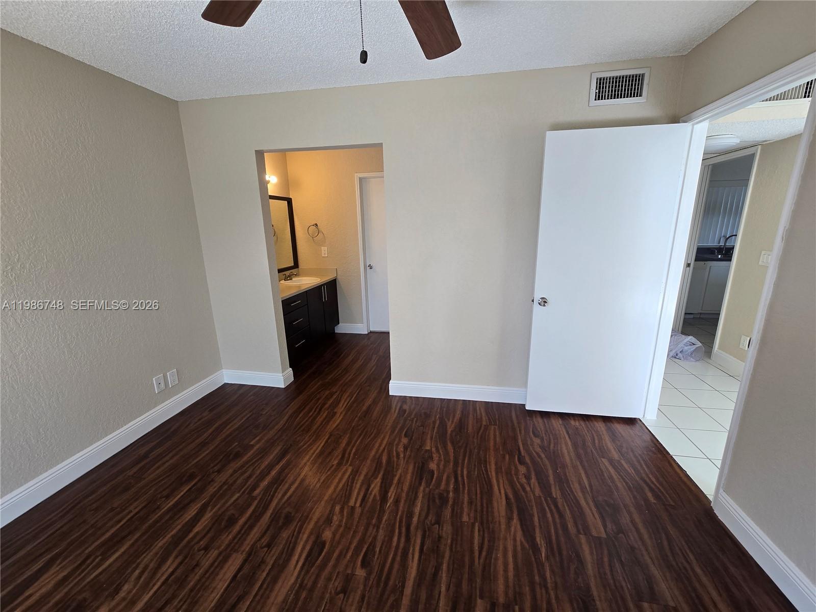 9461 Evergreen Pl #305 Davie, FL 33324