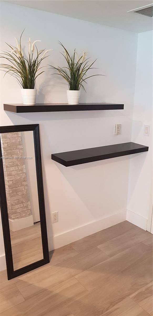 335 S Biscayne Blvd #1706 Miami, FL 33131