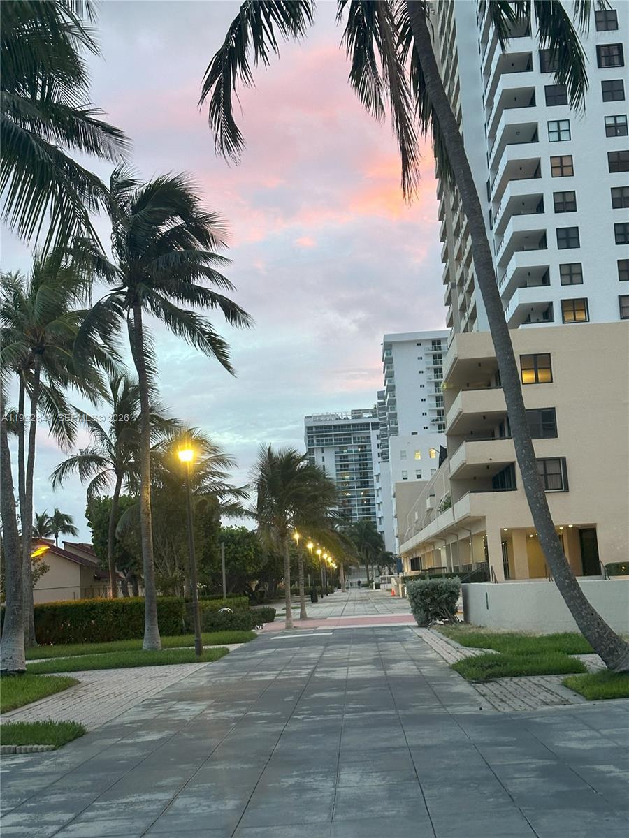 2655 Collins Ave #1204 Miami Beach, FL 33140