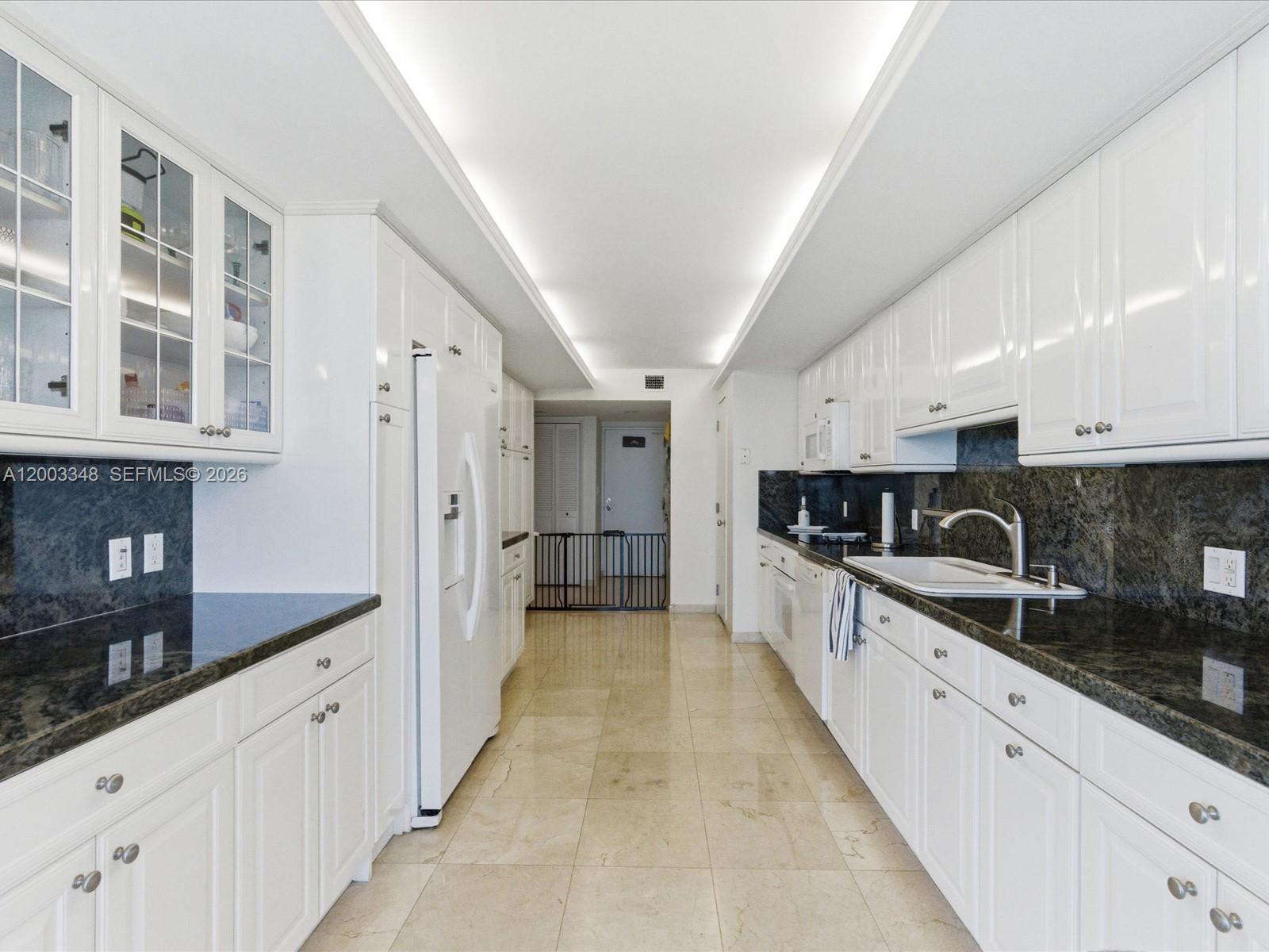 600 Grapetree Dr #10BN Key Biscayne, FL 33149