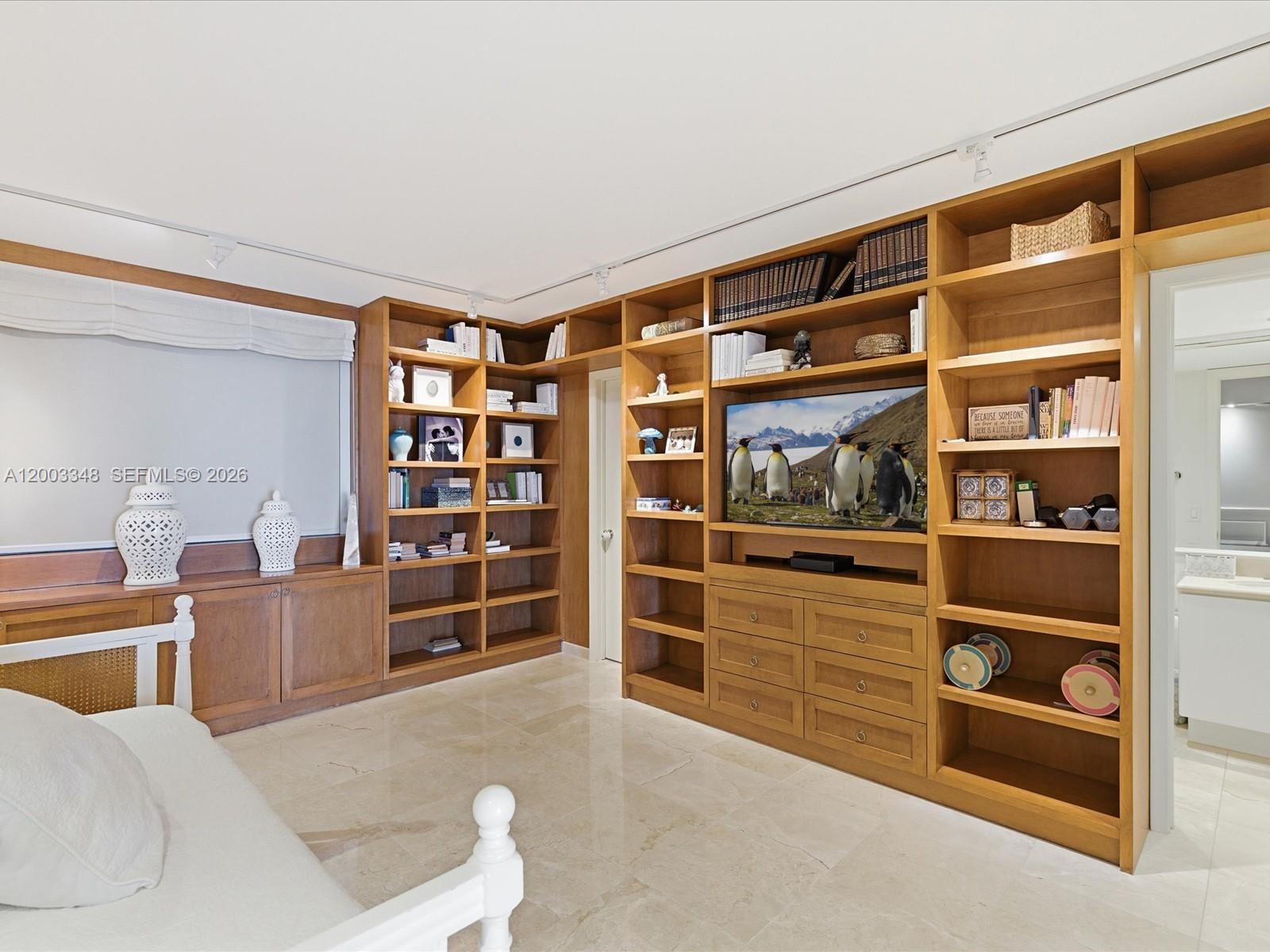 600 Grapetree Dr #10BN Key Biscayne, FL 33149