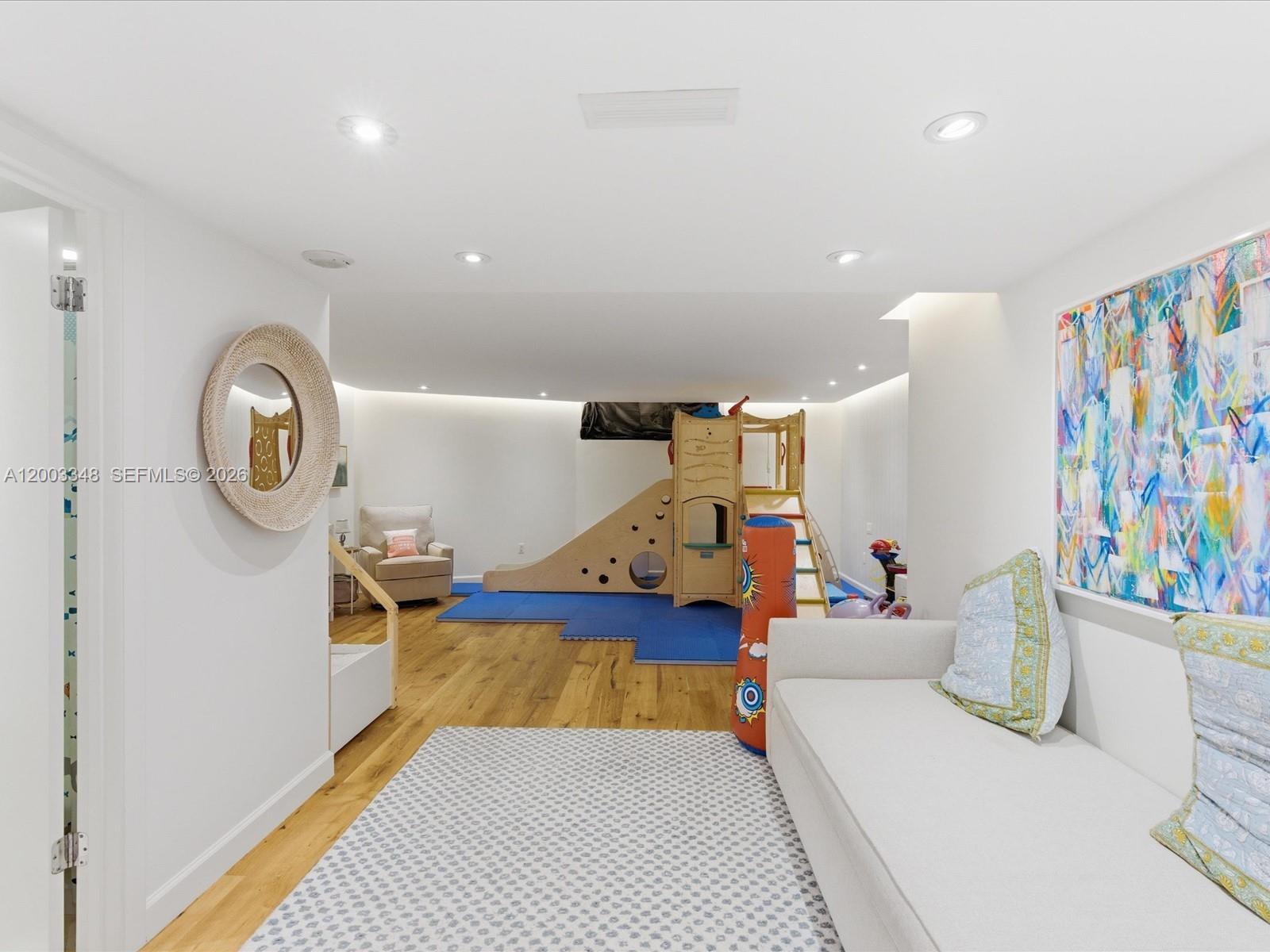 600 Grapetree Dr #10BN Key Biscayne, FL 33149