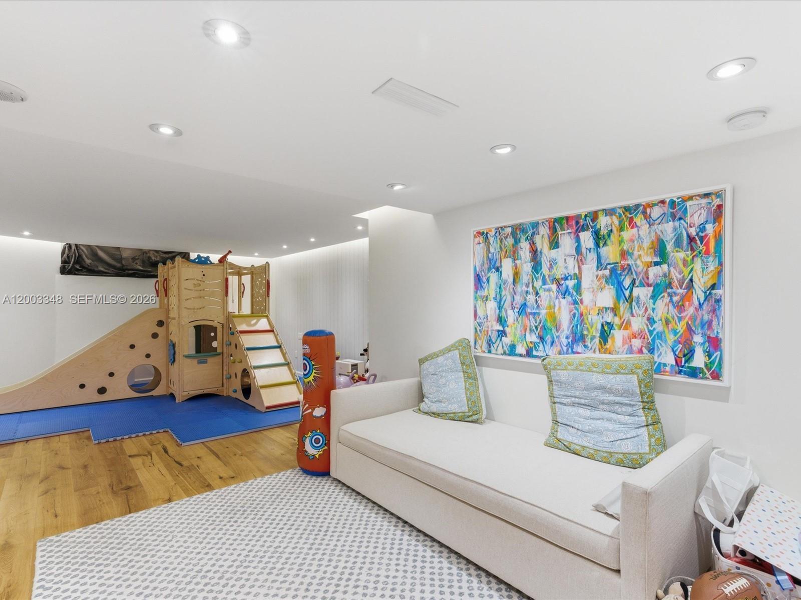 600 Grapetree Dr #10BN Key Biscayne, FL 33149