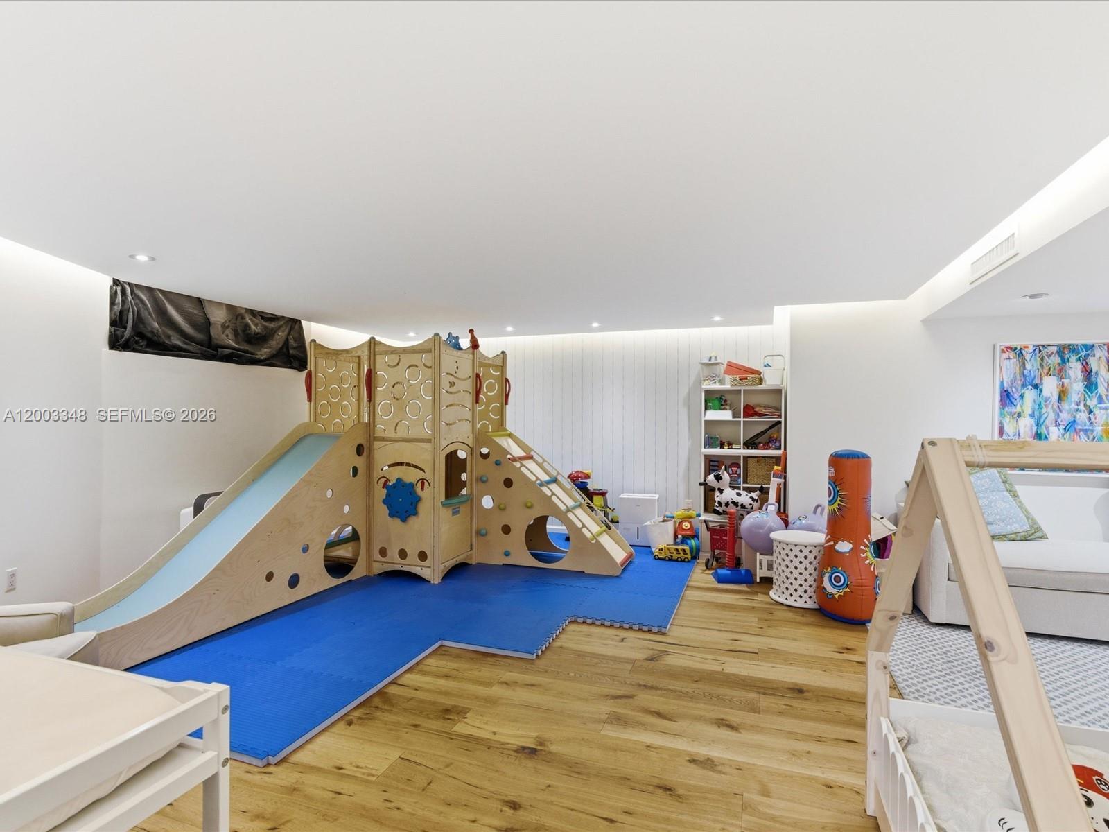 600 Grapetree Dr #10BN Key Biscayne, FL 33149