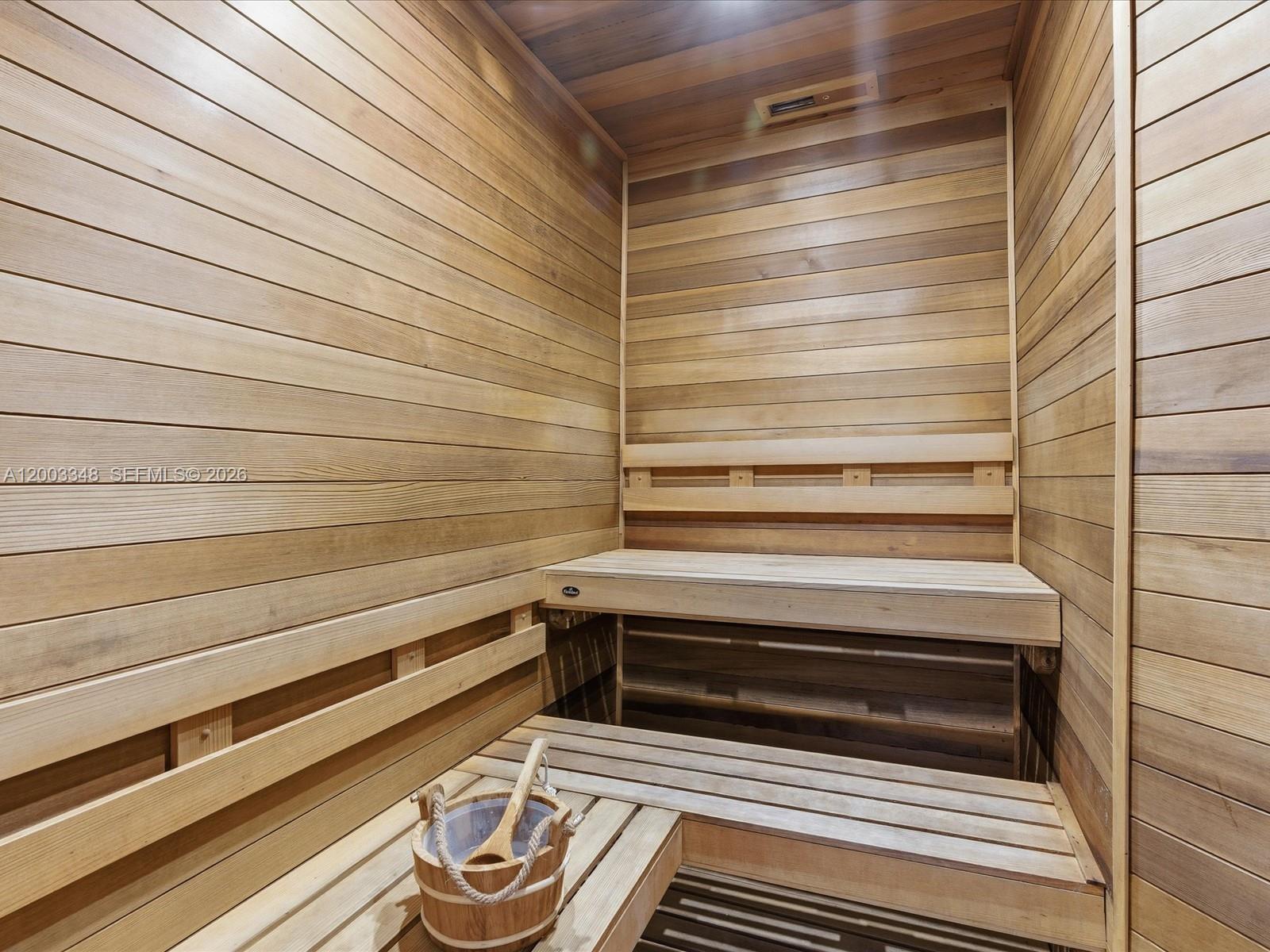 600 Grapetree Dr #10BN Key Biscayne, FL 33149