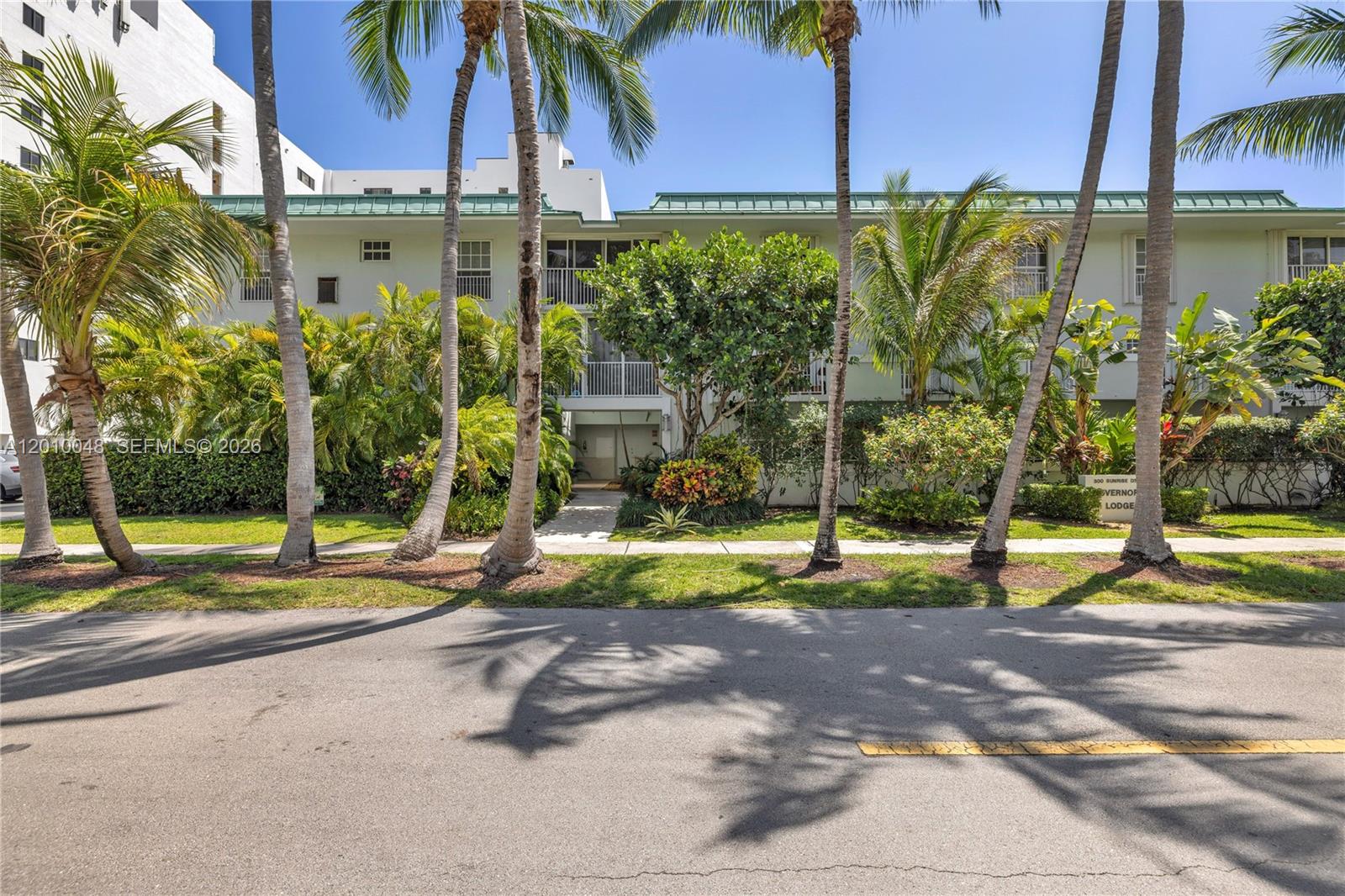 300 Sunrise Dr #1B Key Biscayne, FL 33149