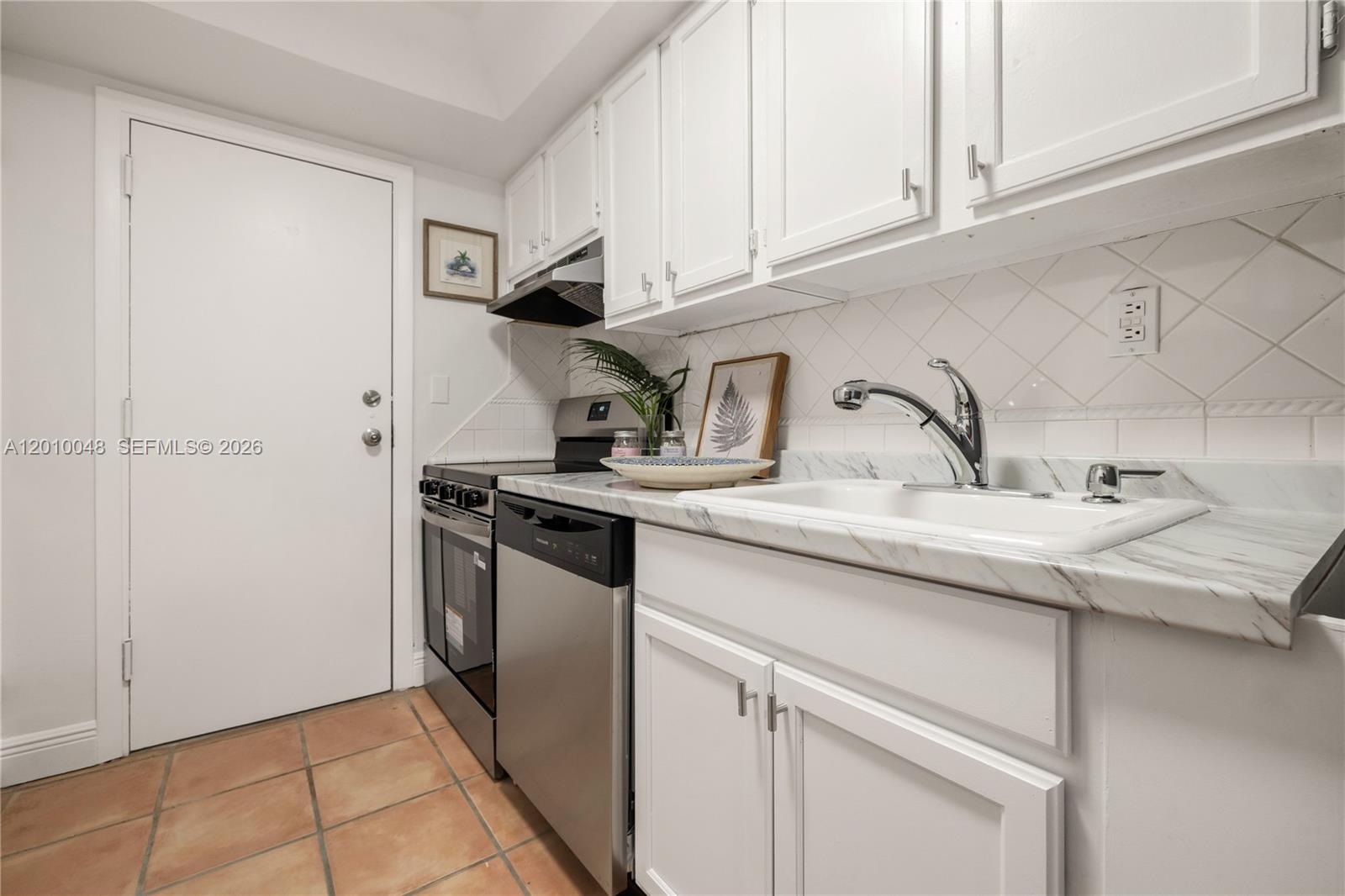 300 Sunrise Dr #1B Key Biscayne, FL 33149