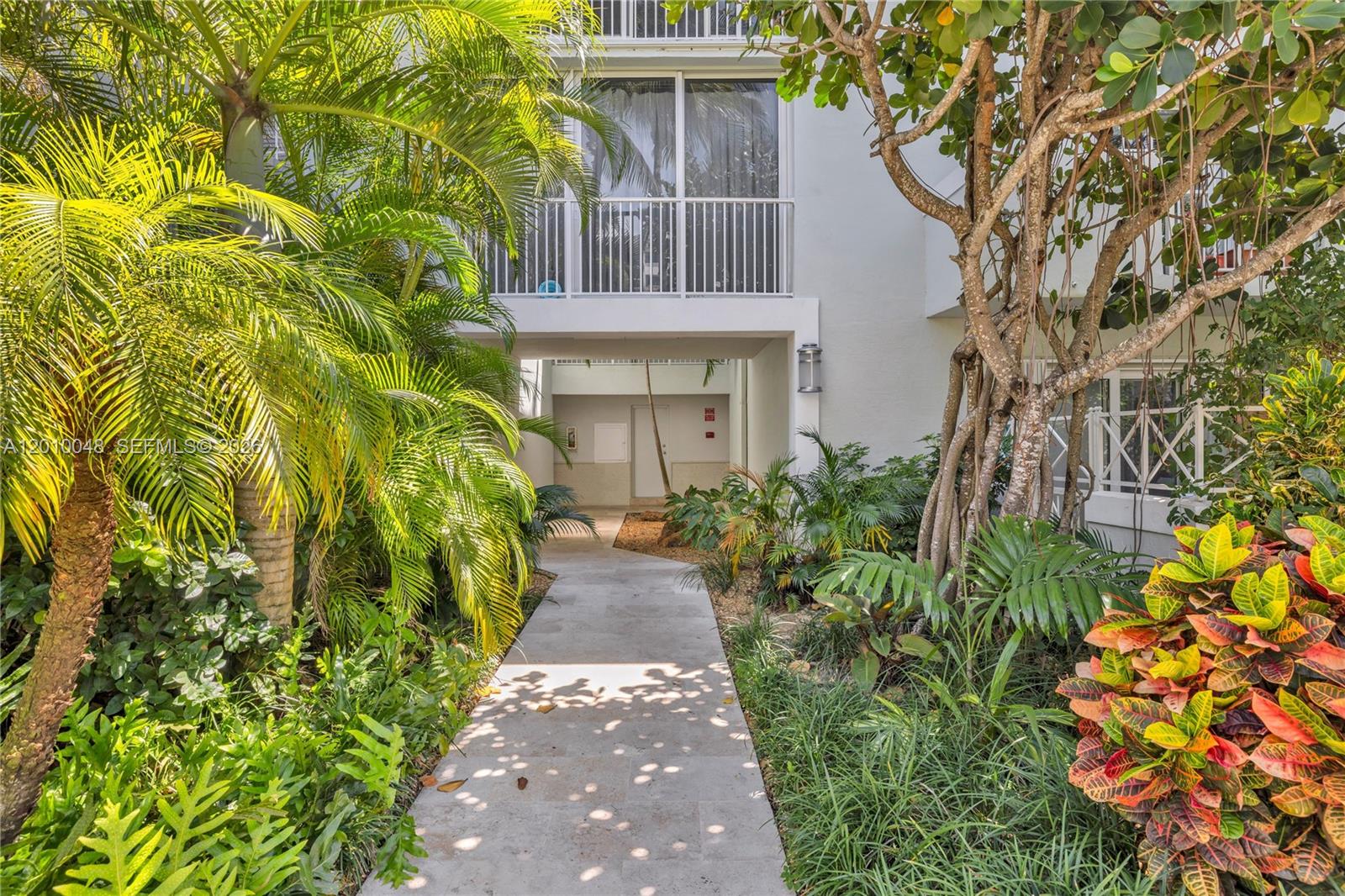 300 Sunrise Dr #1B Key Biscayne, FL 33149