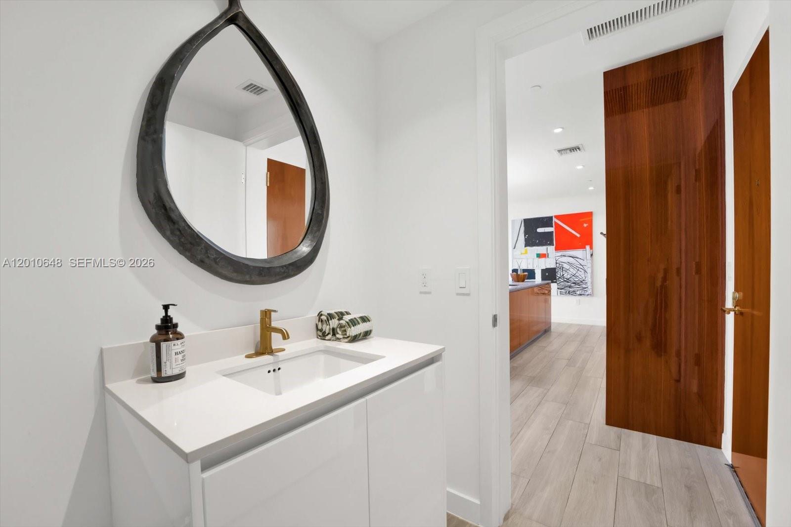 2678 Tigertail Ave #1404 Miami, FL 33133