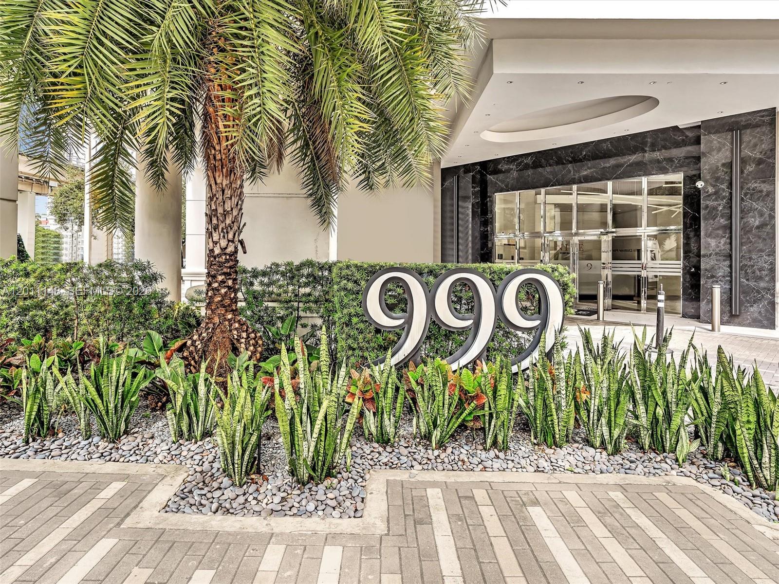 image Nine at Mary Brickell Village19