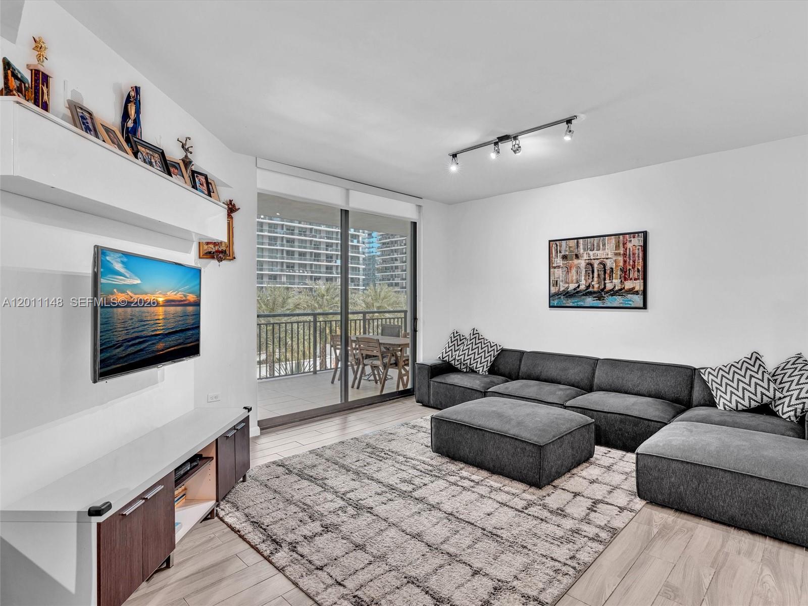 image Nine at Mary Brickell Village4