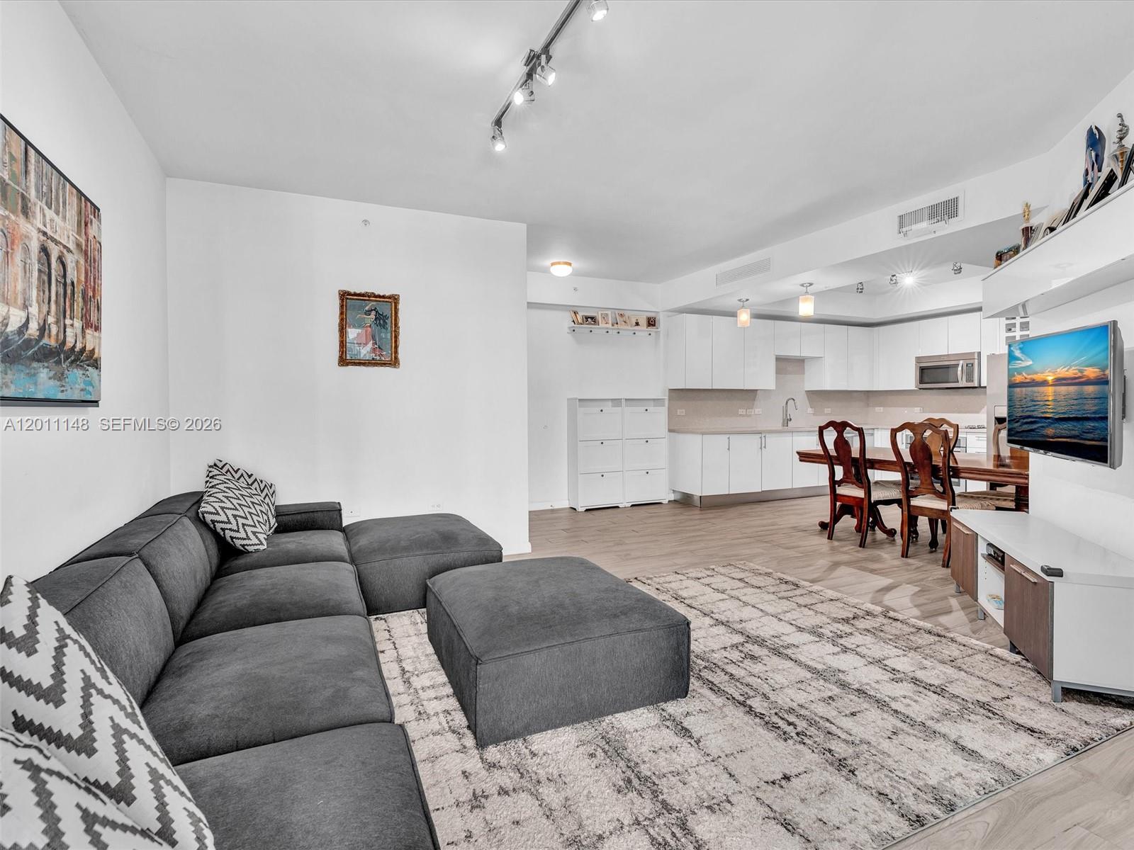 image Nine at Mary Brickell Village7
