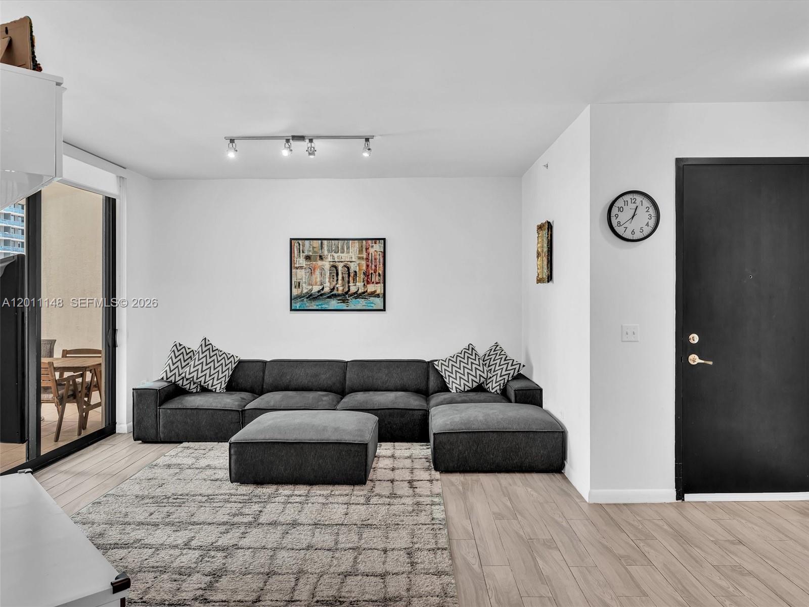 image Nine at Mary Brickell Village8