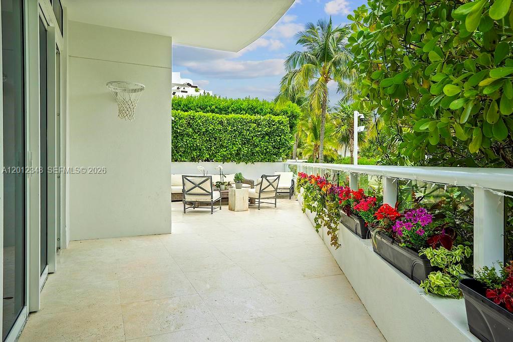 50 S Pointe Dr #TWN1 Miami Beach, FL 33139