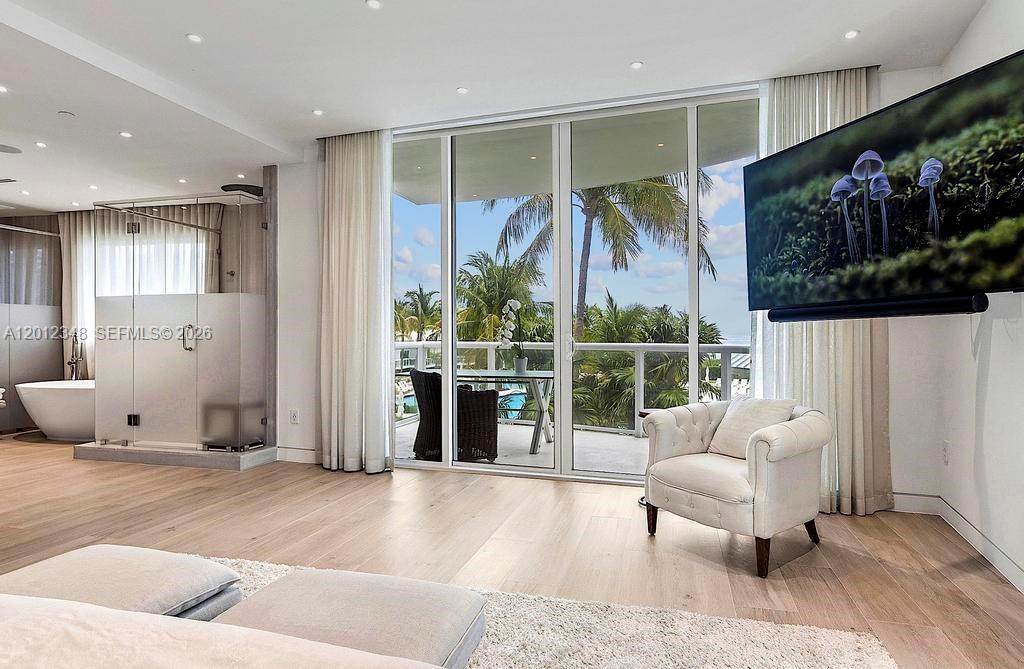 50 S Pointe Dr #TWN1 Miami Beach, FL 33139