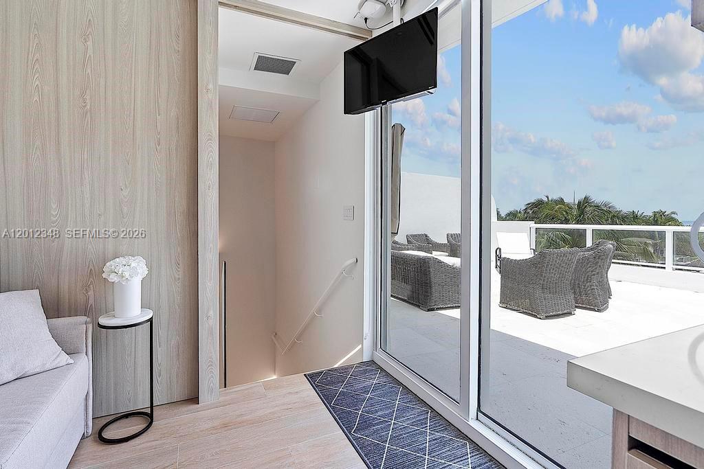 50 S Pointe Dr #TWN1 Miami Beach, FL 33139