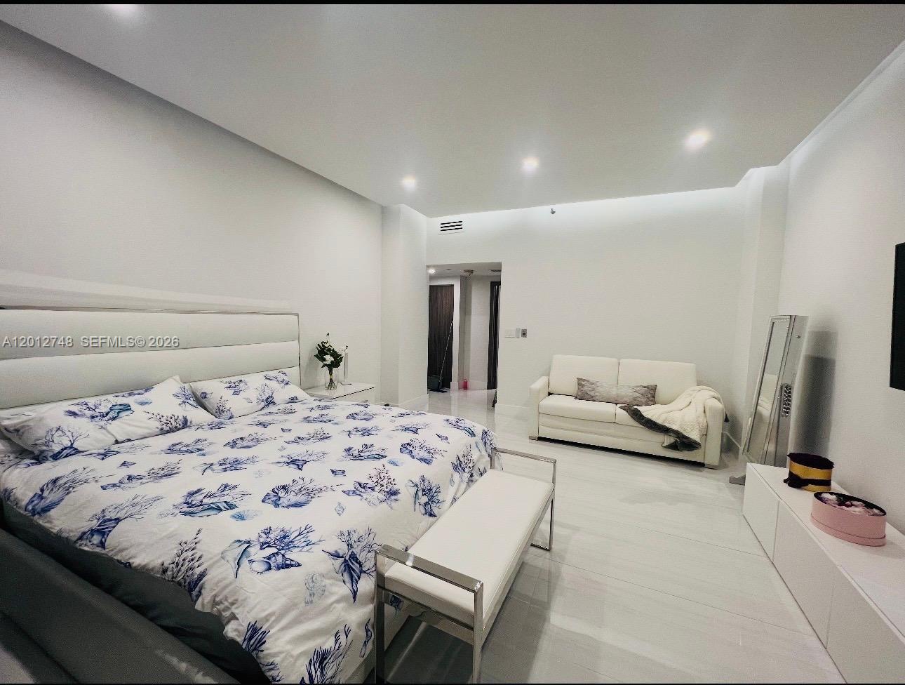 image Hamptons West45