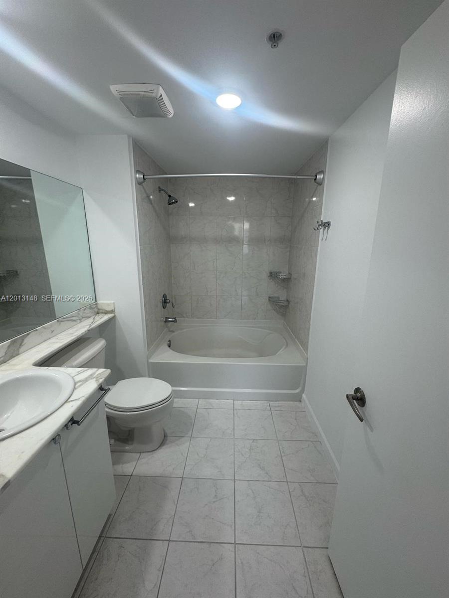 image The Venture at Aventura10