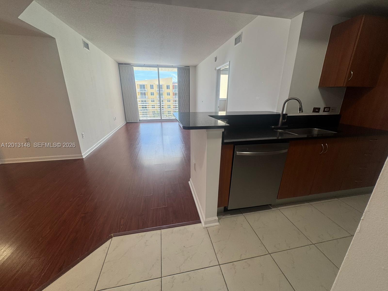 image The Venture at Aventura5