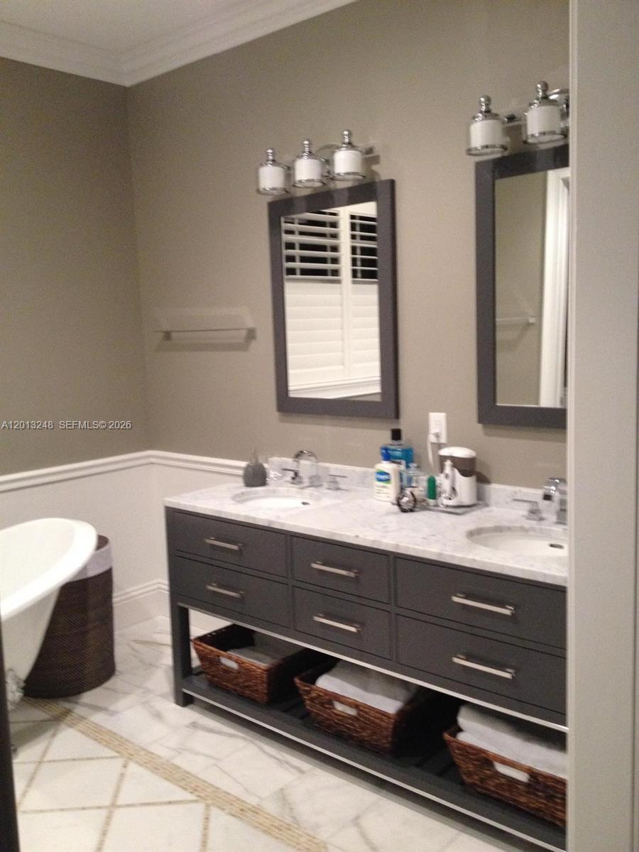 5000 SW 73rd Ter Miami, FL 33143