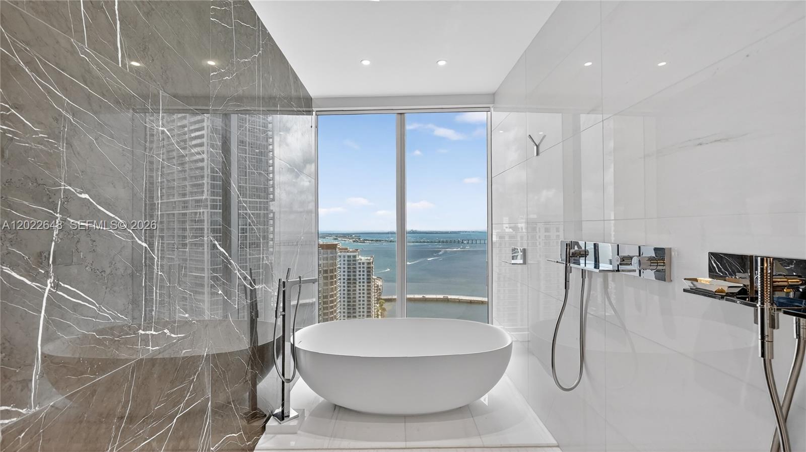 300 Biscayne Blvd Way #3604 Miami, FL 33131