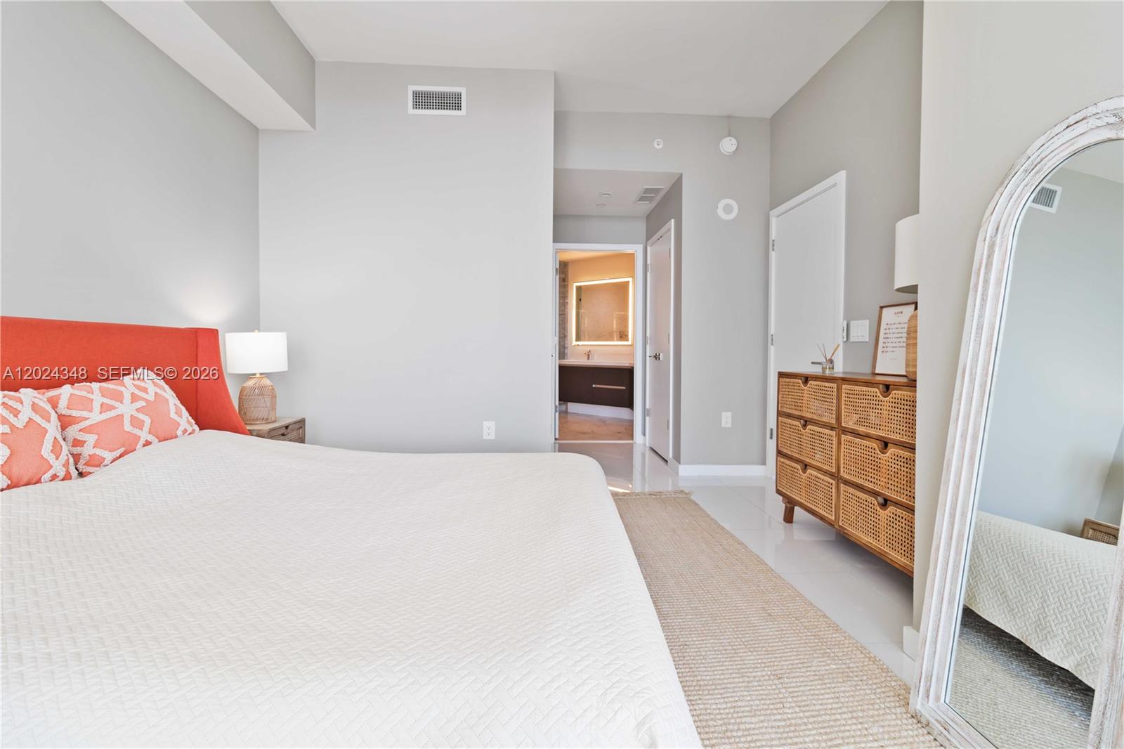 851 NE 1st Ave #3006 Miami, FL 33132