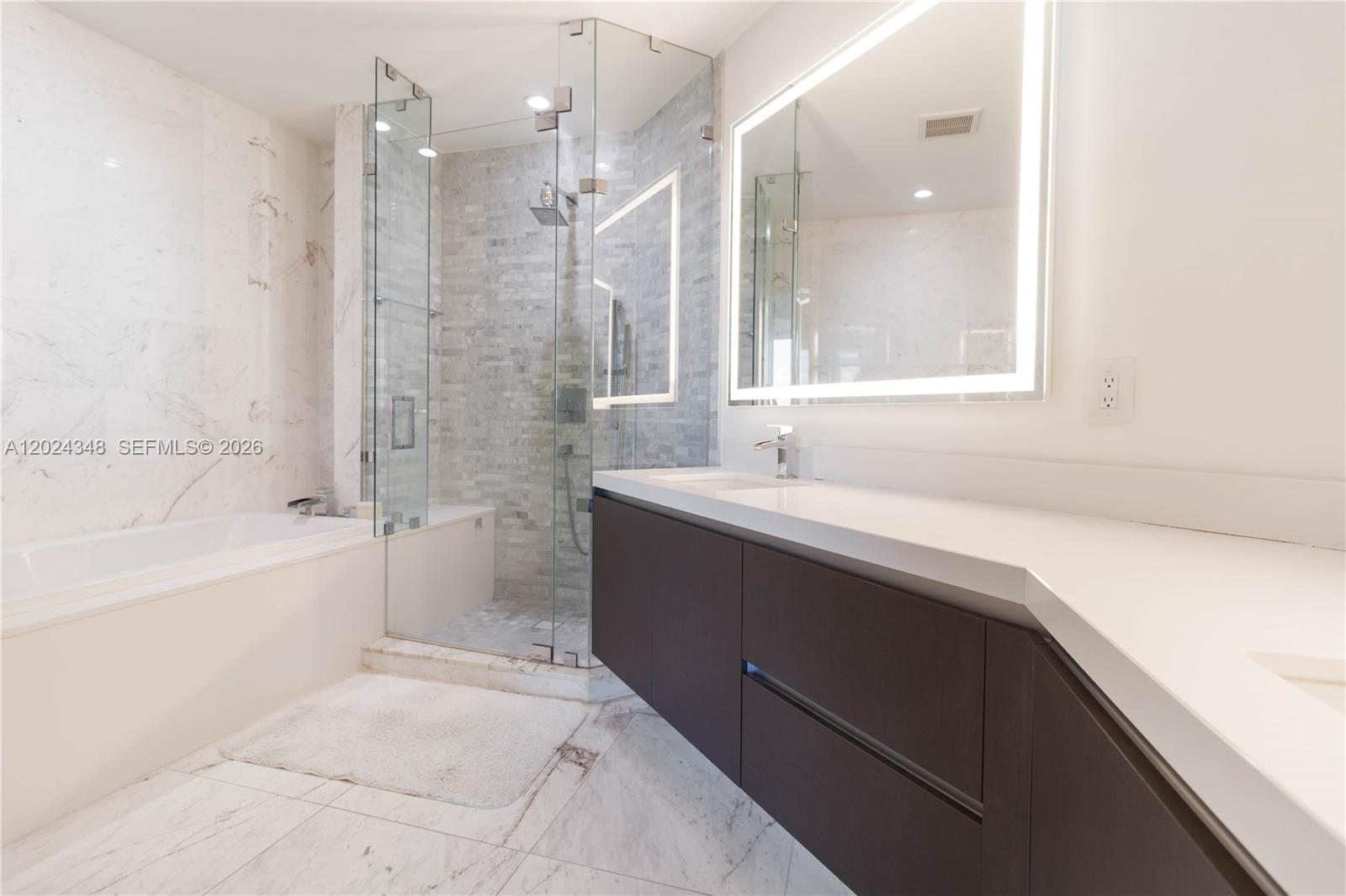 851 NE 1st Ave #3006 Miami, FL 33132